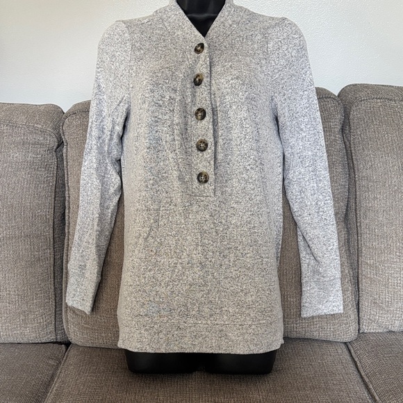 Market & Spruce Tops - Market & Spruce Women’s Heather Gray Button-Up size M